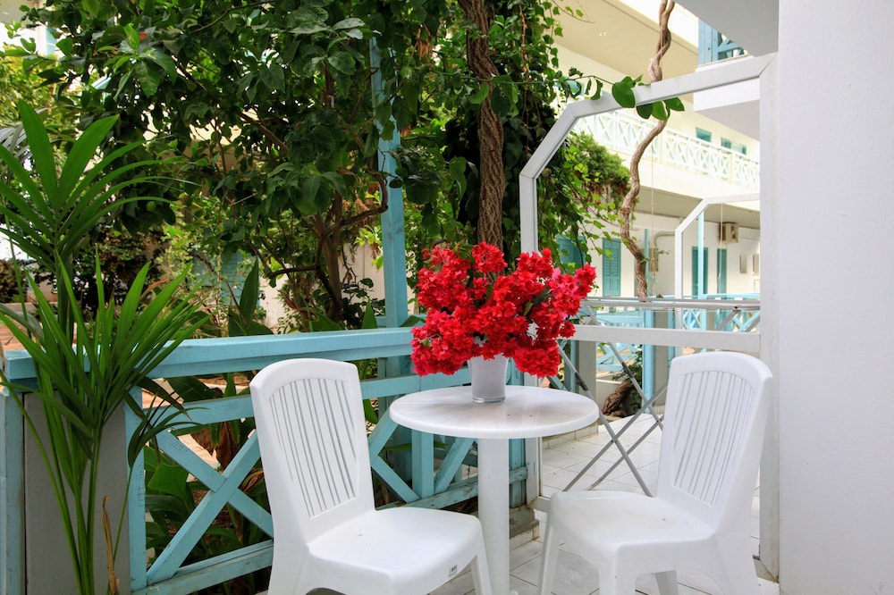 Anatoli Apartments — Hotel building in Hersonissos