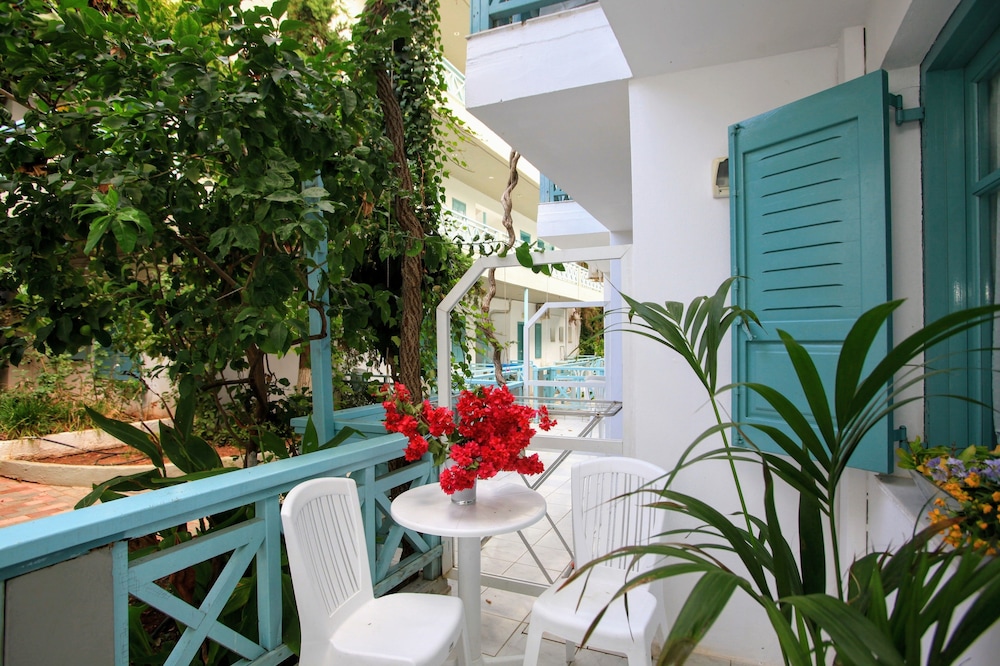 Anatoli Apartments — Hotel building in Hersonissos