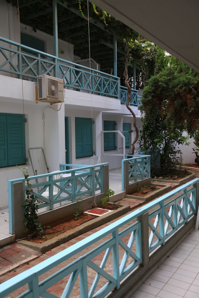 Anatoli Apartments — Hotel building in Hersonissos