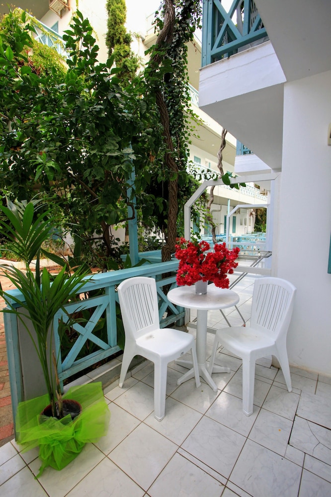 Anatoli Apartments — Hotel building in Hersonissos