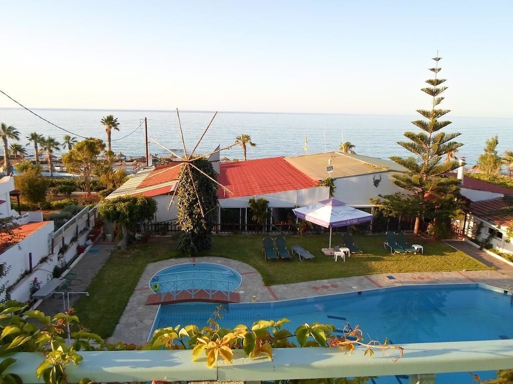 Anatoli Apartments — Swimming pool in Hersonissos