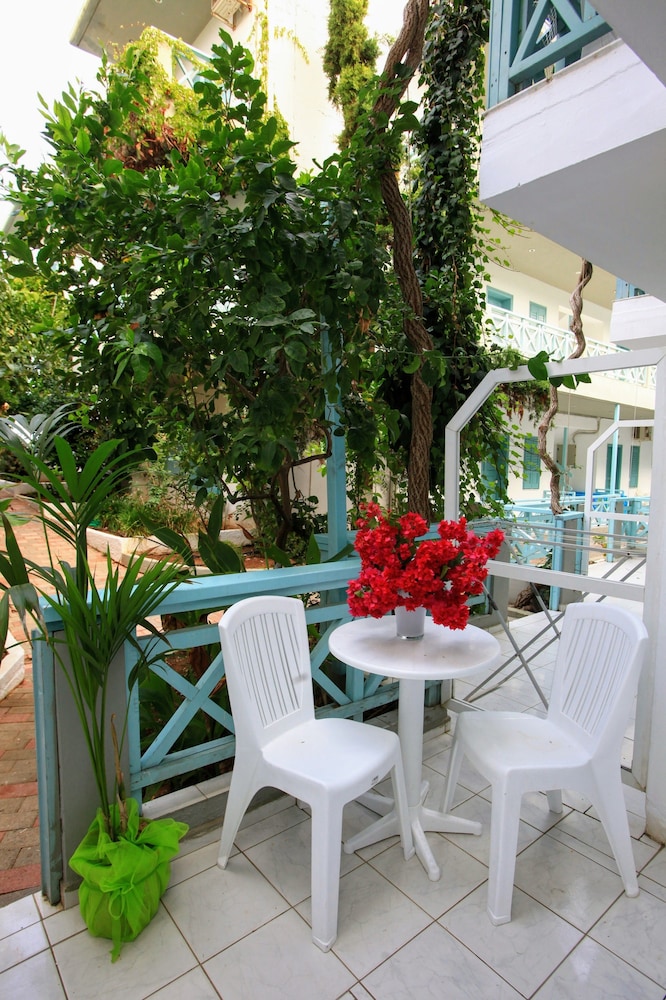 Anatoli Apartments — Hotel building in Hersonissos