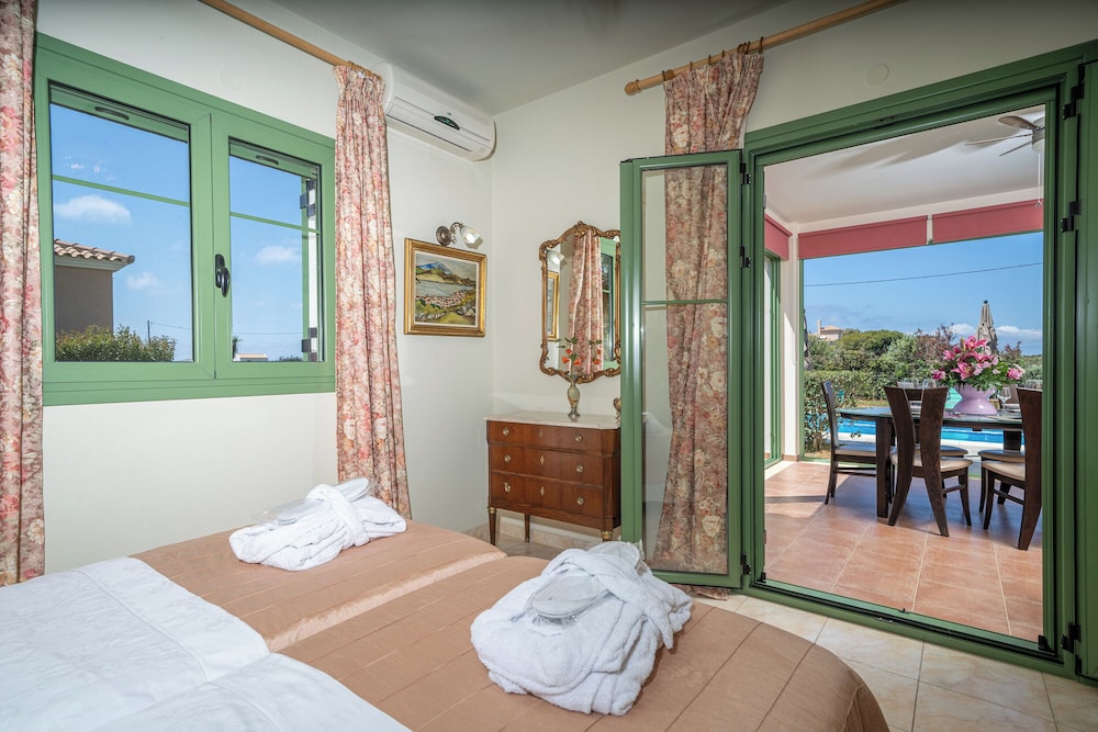 Monambeles Villas — Hotel rooms in Svoronata, Ionian Islands