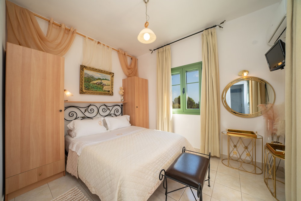 Monambeles Villas — Hotel rooms in Svoronata, Ionian Islands