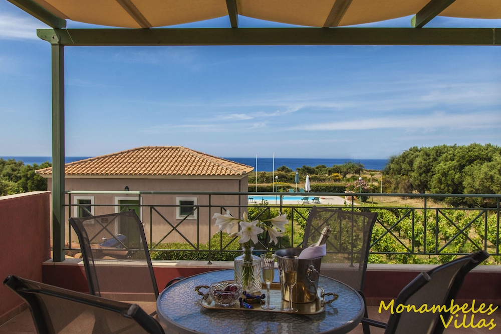 Monambeles Villas — Hotel rooms in Svoronata, Ionian Islands