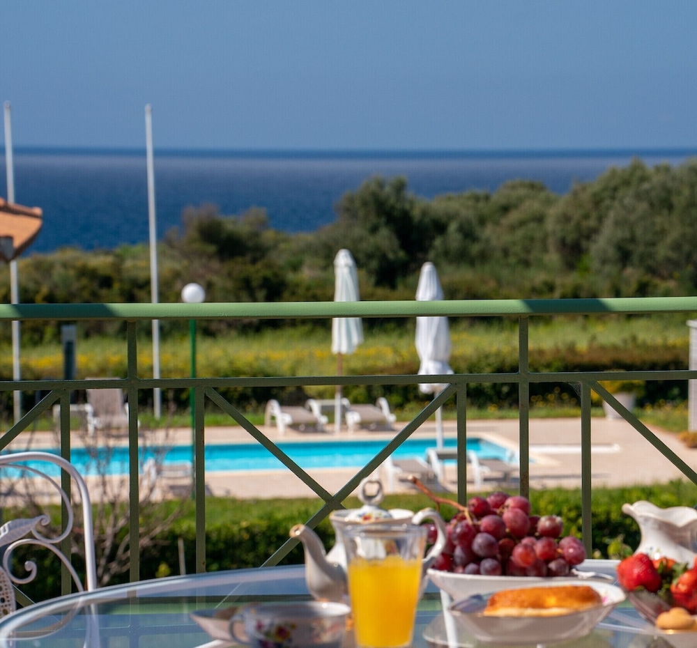 Monambeles Villas — Restaurant & bars in Svoronata, Ionian Islands