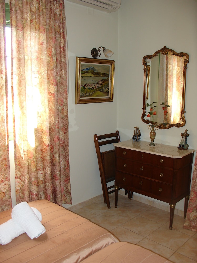 Monambeles Villas — Hotel rooms in Svoronata, Ionian Islands