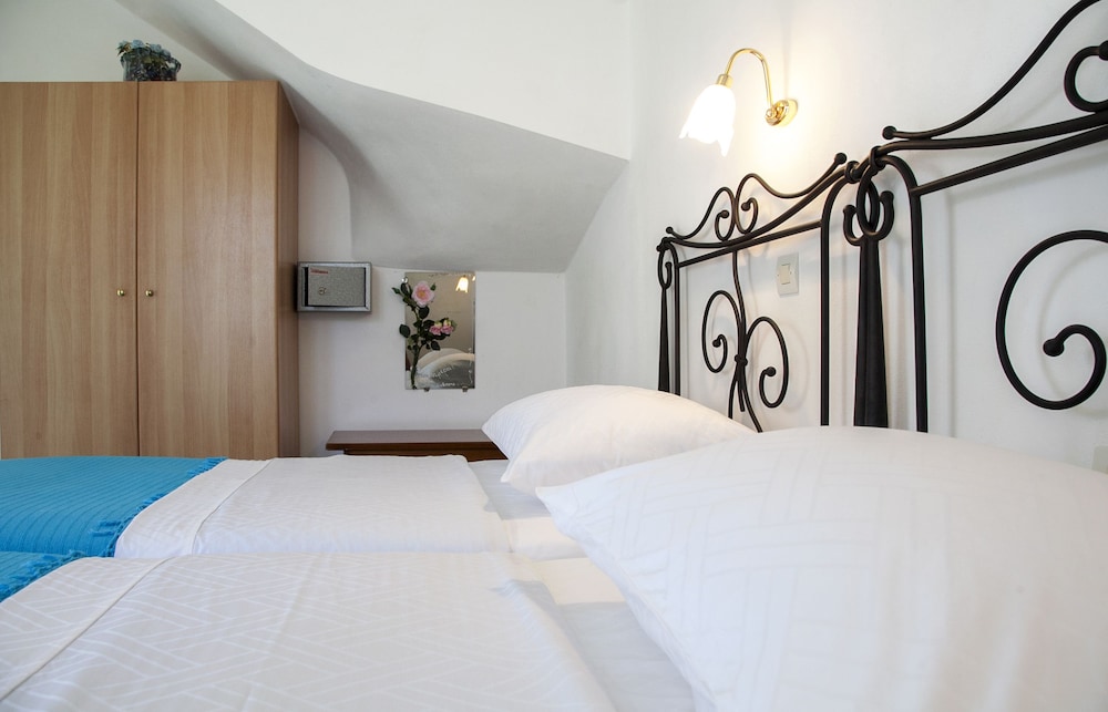 Monambeles Villas — Hotel rooms in Svoronata, Ionian Islands