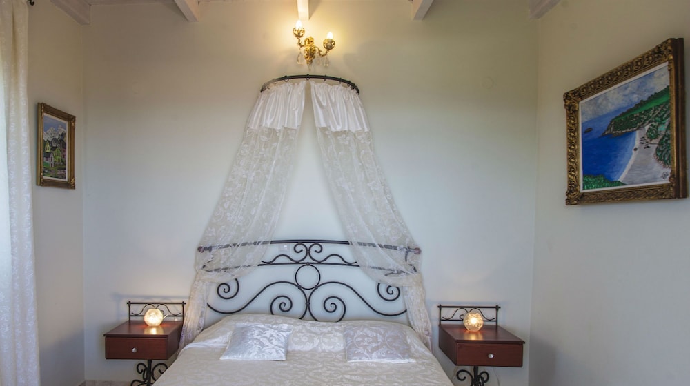 Monambeles Villas — Hotel rooms in Svoronata, Ionian Islands