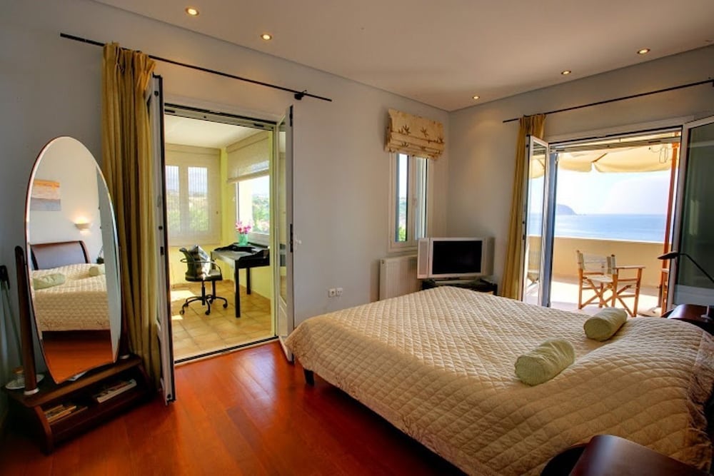Monambeles Villas — Hotel rooms in Svoronata, Ionian Islands