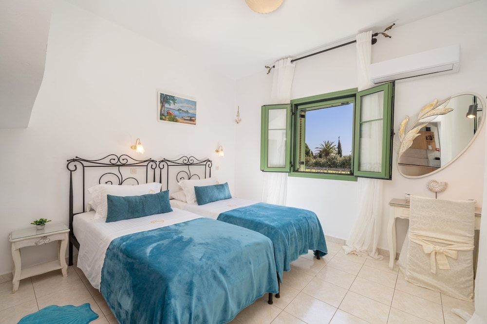 Monambeles Villas — Hotel rooms in Svoronata, Ionian Islands