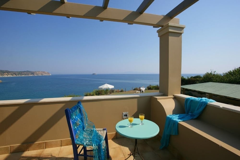 Monambeles Villas — Hotel rooms in Svoronata, Ionian Islands