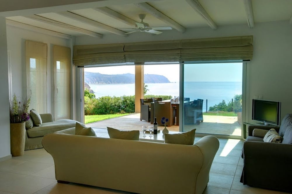 Monambeles Villas — Hotel rooms in Svoronata, Ionian Islands