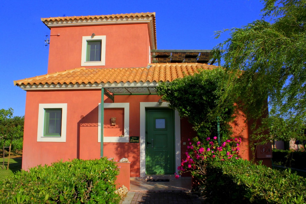 Monambeles Villas — Hotel building in Svoronata, Ionian Islands
