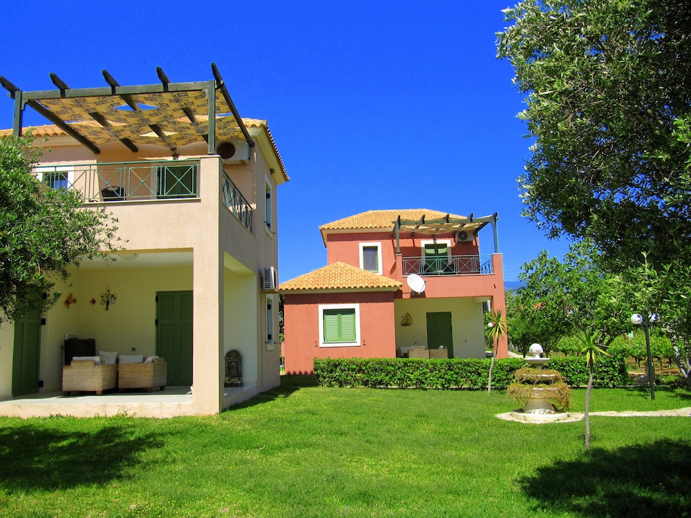 Monambeles Villas — Hotel building in Svoronata, Ionian Islands