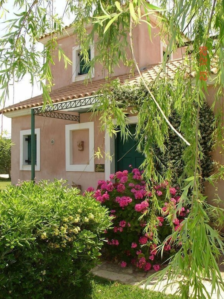 Monambeles Villas — Hotel building in Svoronata, Ionian Islands