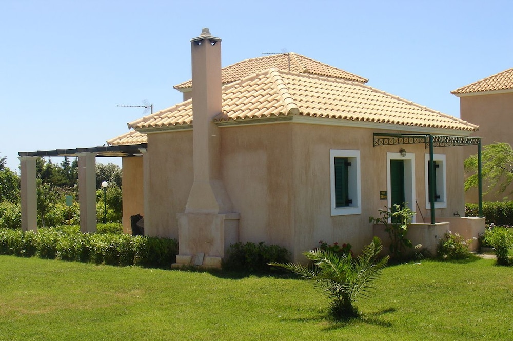 Monambeles Villas — Restaurant & bars in Svoronata, Ionian Islands