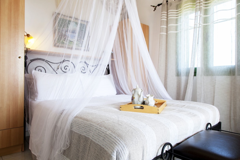 Monambeles Villas — Hotel rooms in Svoronata, Ionian Islands