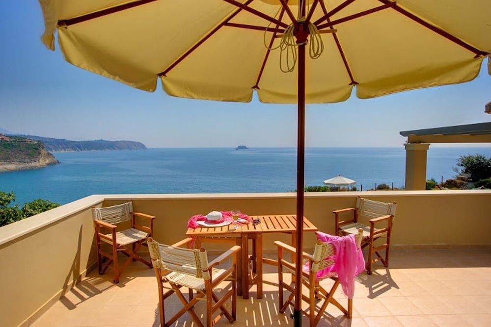 Monambeles Villas — Restaurant & bars in Svoronata, Ionian Islands