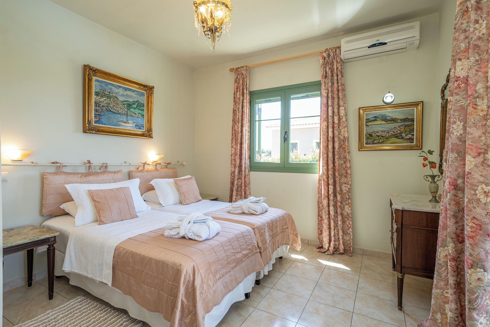Monambeles Villas — Hotel rooms in Svoronata, Ionian Islands