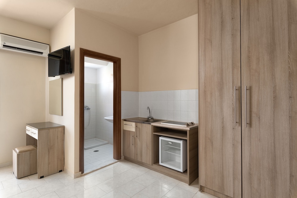 Rose Hotel Faliraki — Hotel rooms in Faliraki, South Aegean