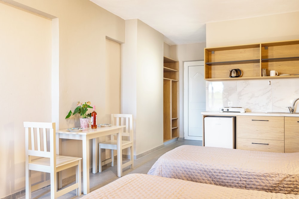 Oasis Tigaki — Hotel rooms in Tigaki, South Aegean