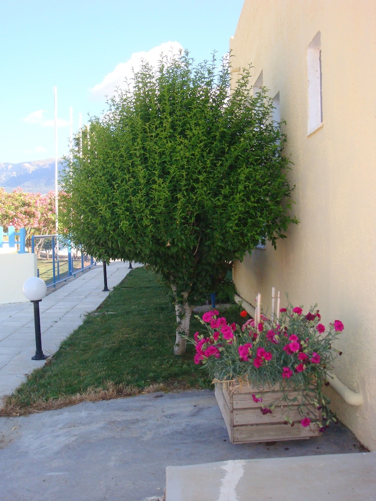 Oasis Tigaki — Hotel building in Tigaki, South Aegean