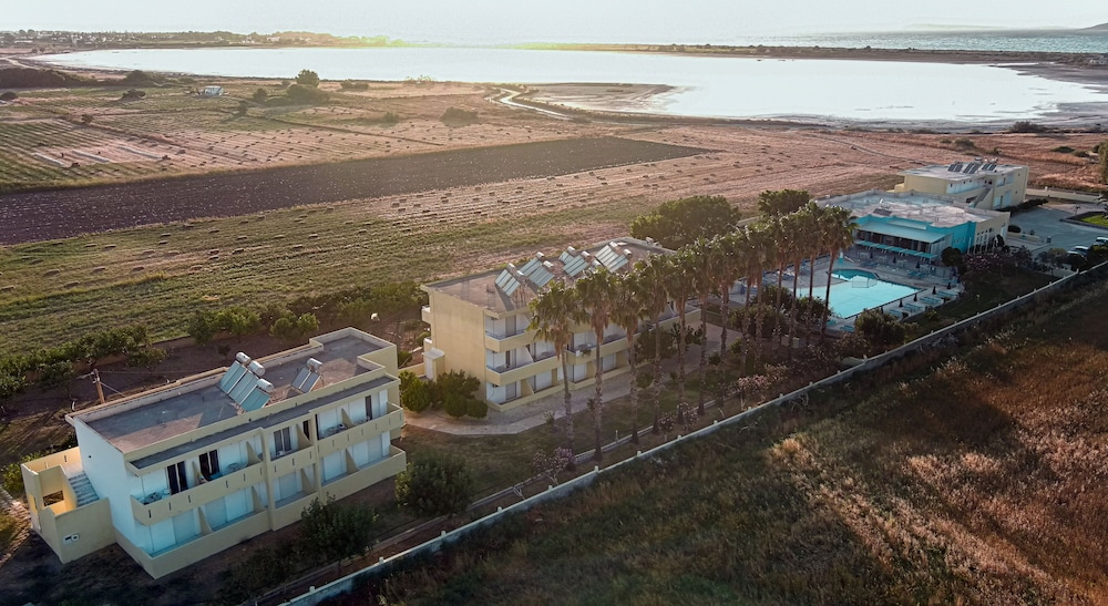 Oasis Tigaki — Hotel building in Tigaki, South Aegean