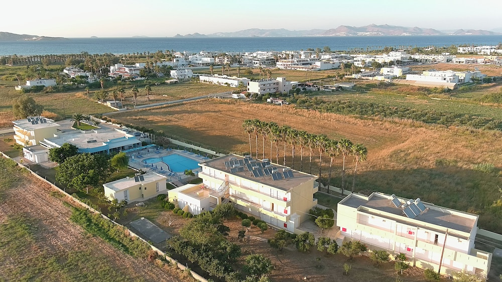 Oasis Tigaki — Hotel building in Tigaki, South Aegean