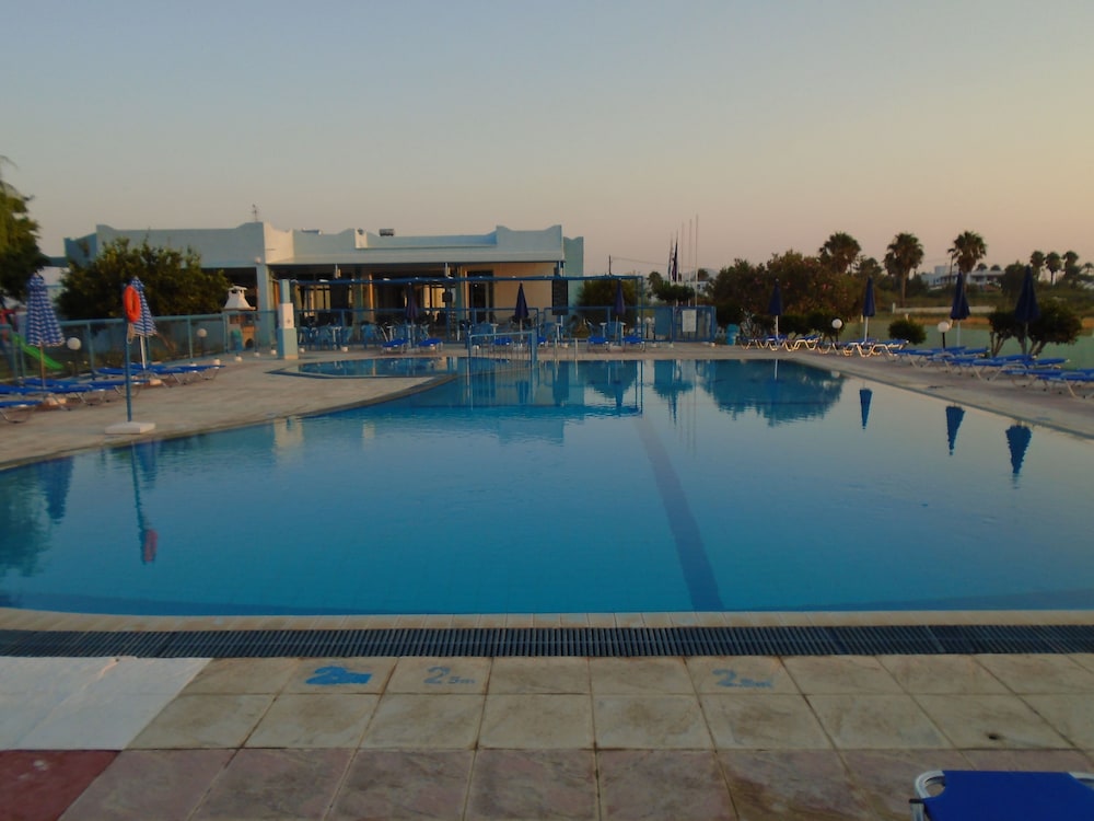 Oasis Tigaki — Swimming pool in Tigaki, South Aegean