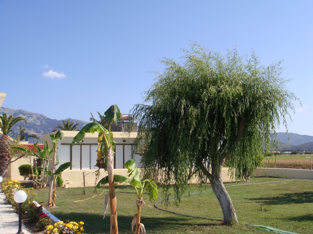 Oasis Tigaki — Hotel building in Tigaki, South Aegean