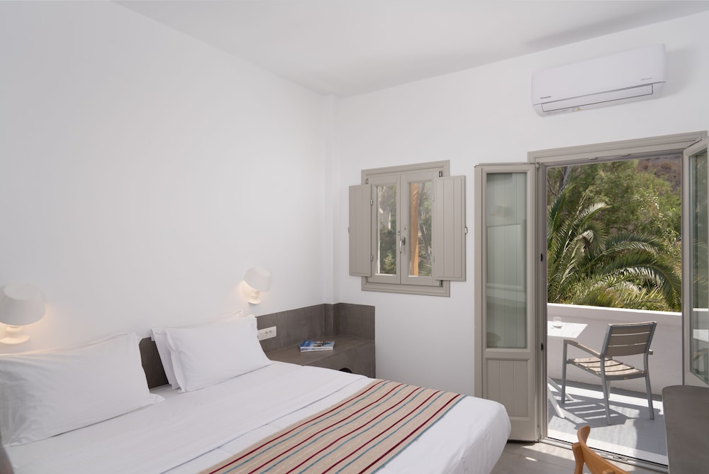 Goulielmos Hotel & Spa — Rooms in Akrotiri, South Aegean
