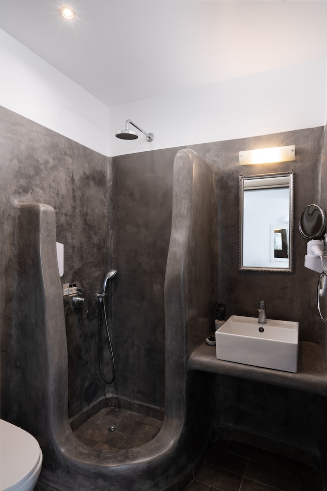 Goulielmos Hotel & Spa — Rooms in Akrotiri, South Aegean