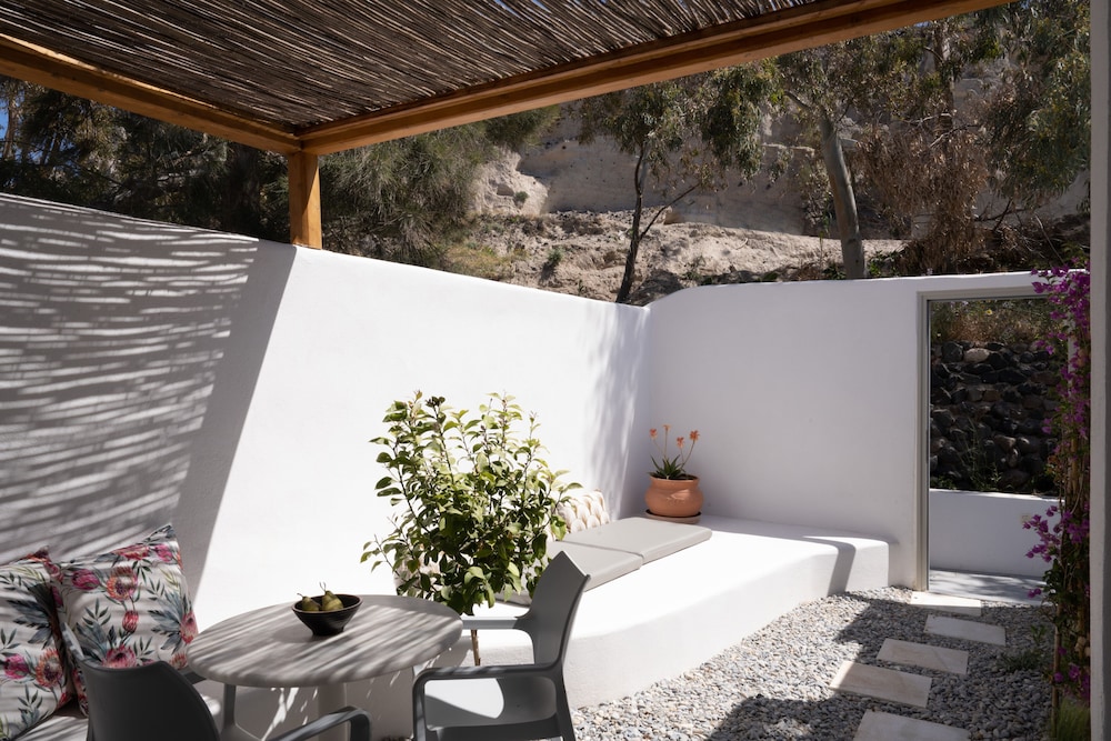 Goulielmos Hotel & Spa — View in Akrotiri, South Aegean