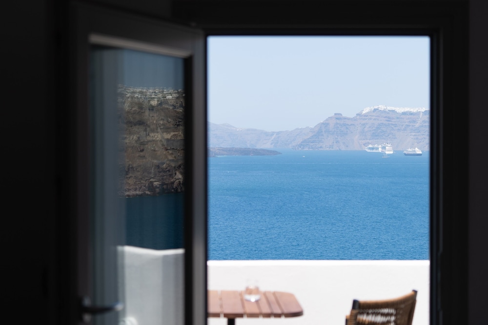 Goulielmos Hotel & Spa — View in Akrotiri, South Aegean
