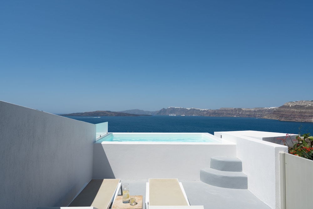 Goulielmos Hotel & Spa — View in Akrotiri, South Aegean