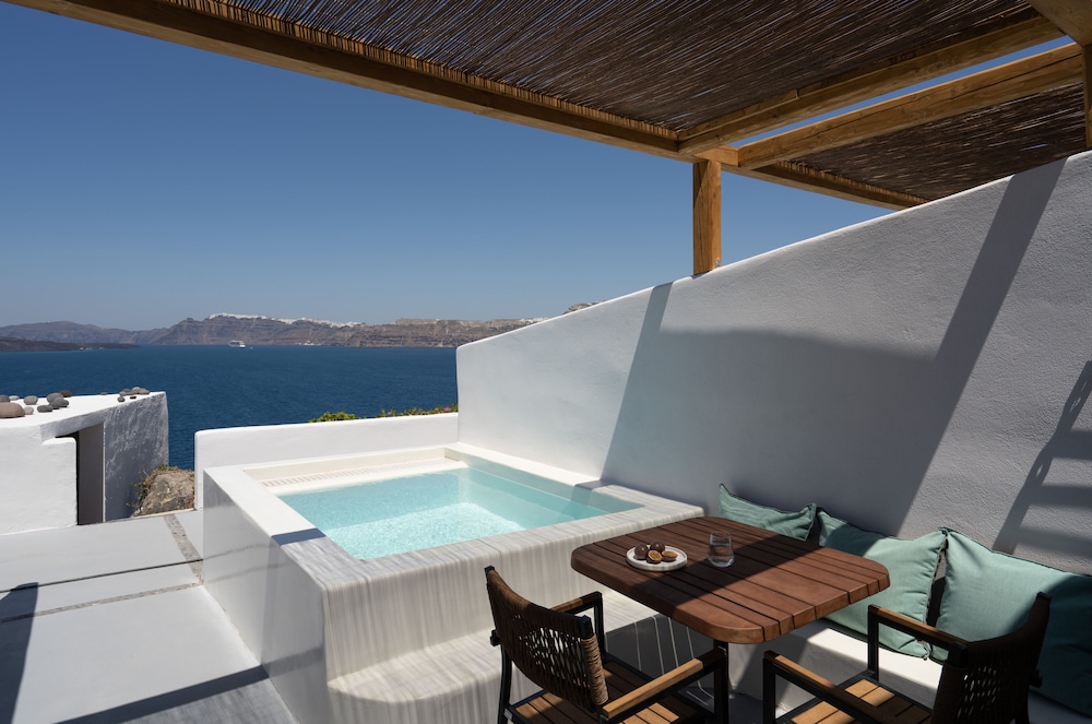 Goulielmos Hotel & Spa — View in Akrotiri, South Aegean