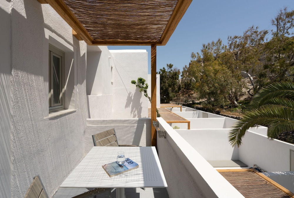 Goulielmos Hotel & Spa — View in Akrotiri, South Aegean