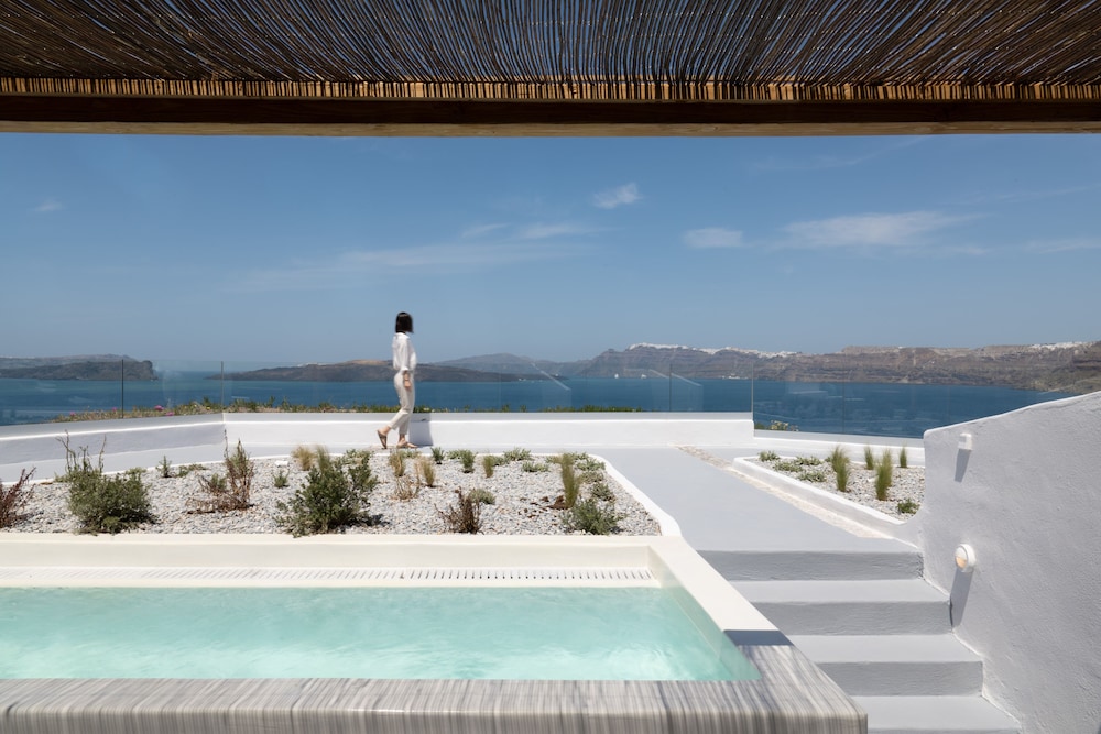Goulielmos Hotel & Spa — View in Akrotiri, South Aegean