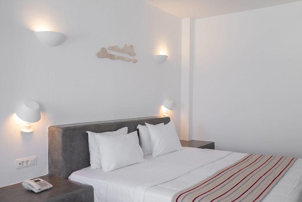 Goulielmos Hotel & Spa — Rooms in Akrotiri, South Aegean