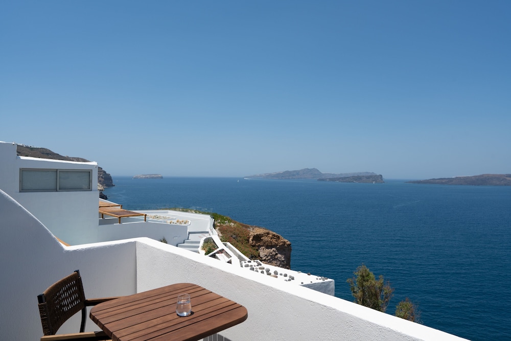 Goulielmos Hotel & Spa — View in Akrotiri, South Aegean