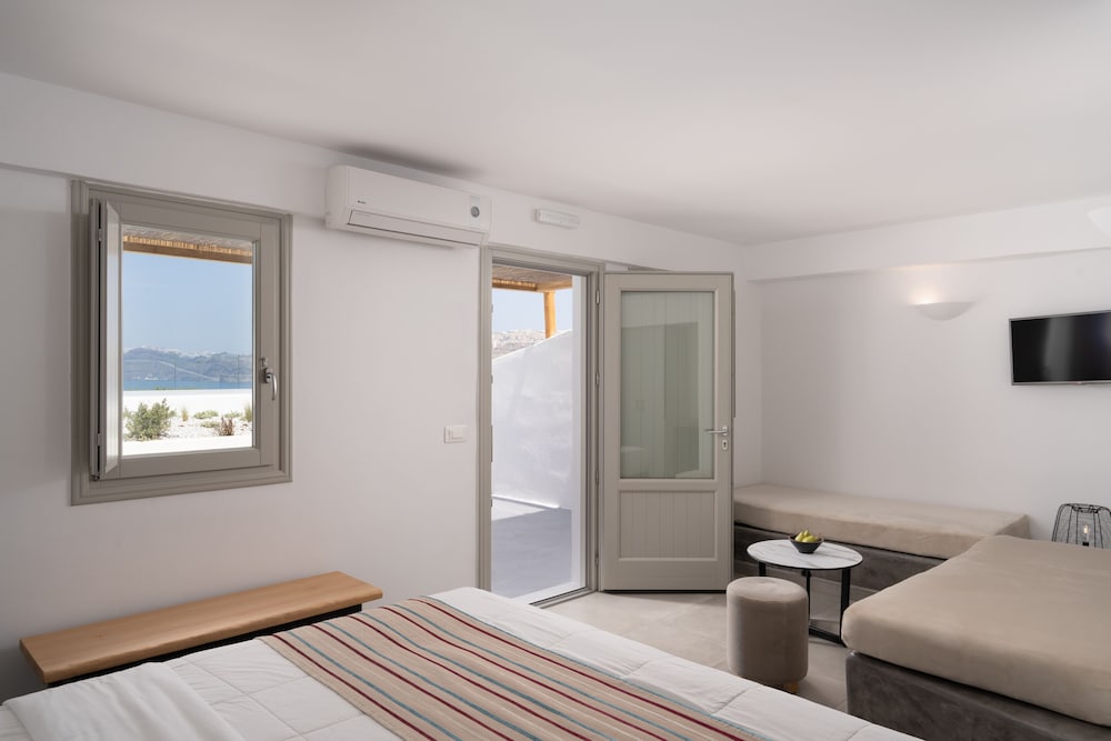 Goulielmos Hotel & Spa — Rooms in Akrotiri, South Aegean