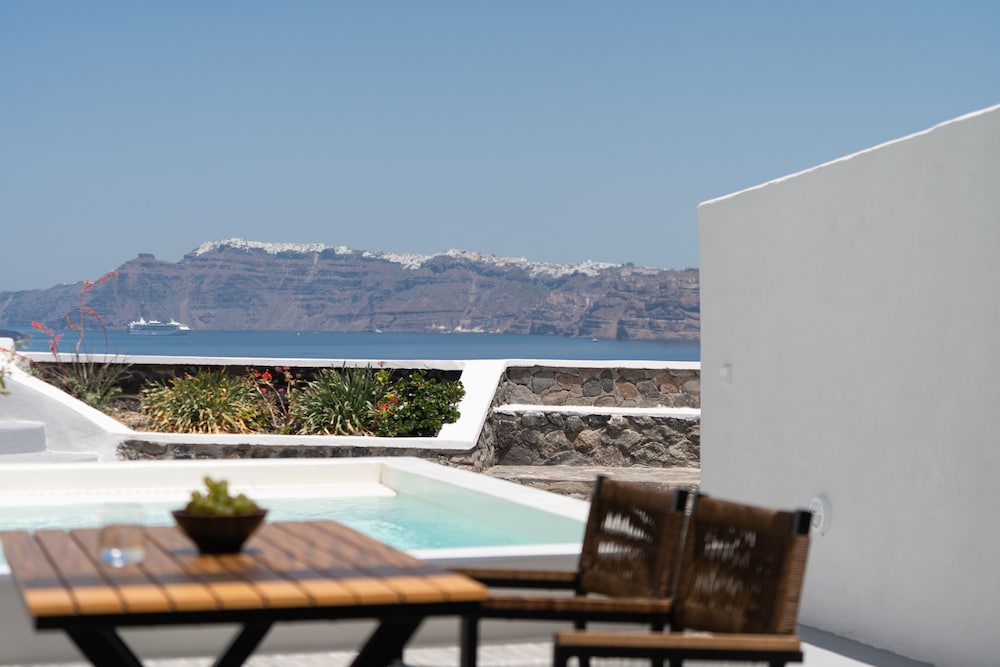 Goulielmos Hotel & Spa — View in Akrotiri, South Aegean