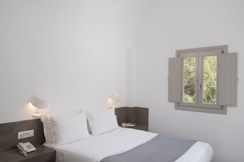 Goulielmos Hotel & Spa — Rooms in Akrotiri, South Aegean