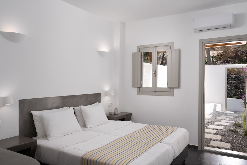Goulielmos Hotel & Spa — Rooms in Akrotiri, South Aegean