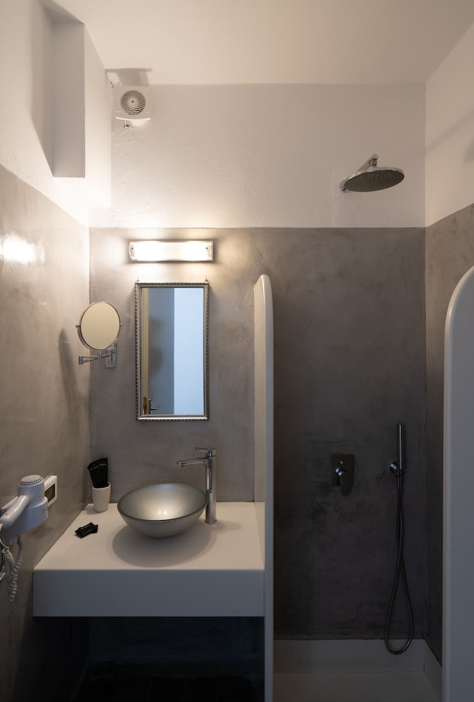 Goulielmos Hotel & Spa — Rooms in Akrotiri, South Aegean