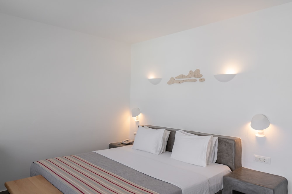 Goulielmos Hotel & Spa — Rooms in Akrotiri, South Aegean
