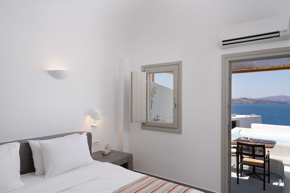 Goulielmos Hotel & Spa — View in Akrotiri, South Aegean