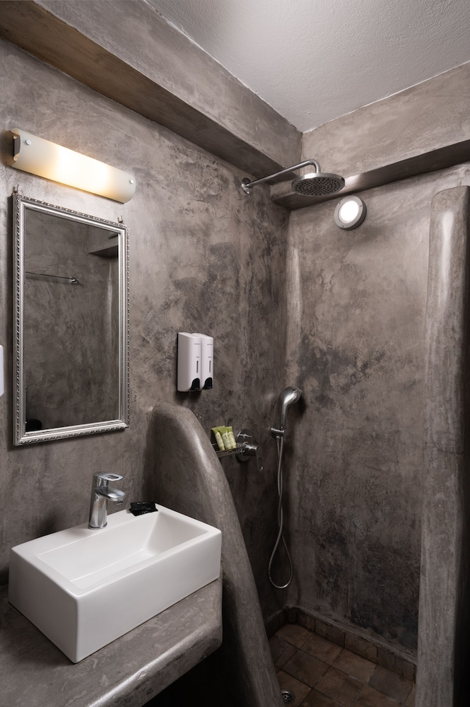 Goulielmos Hotel & Spa — Rooms in Akrotiri, South Aegean