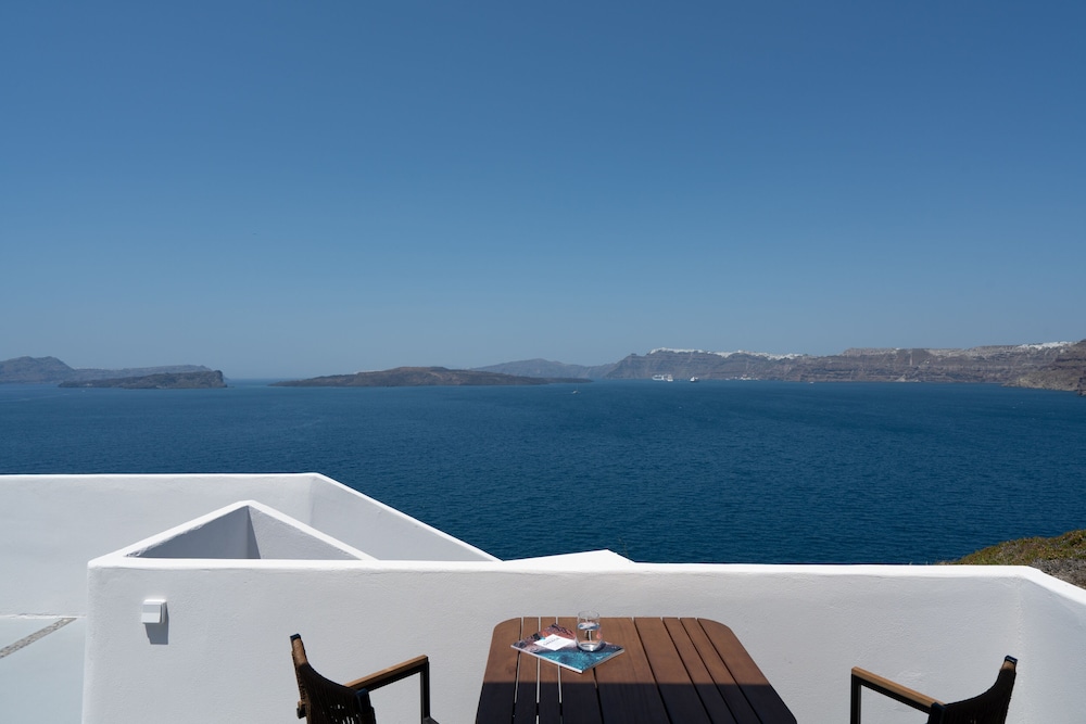 Goulielmos Hotel & Spa — Rooms in Akrotiri, South Aegean